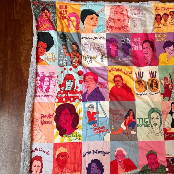 Badass Babes Julie Van Grol & Abbey’s House Large Adult Cuddle Minky Blanket - Picture 11 of 11